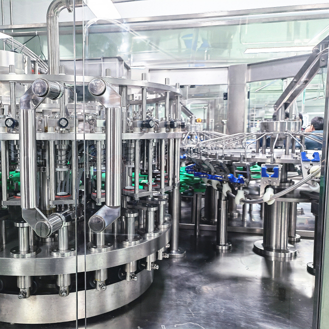 Máquina de recheio e capeamento de preenchimento e capeição para suco de 3 em uma garrafa de estimação para suco