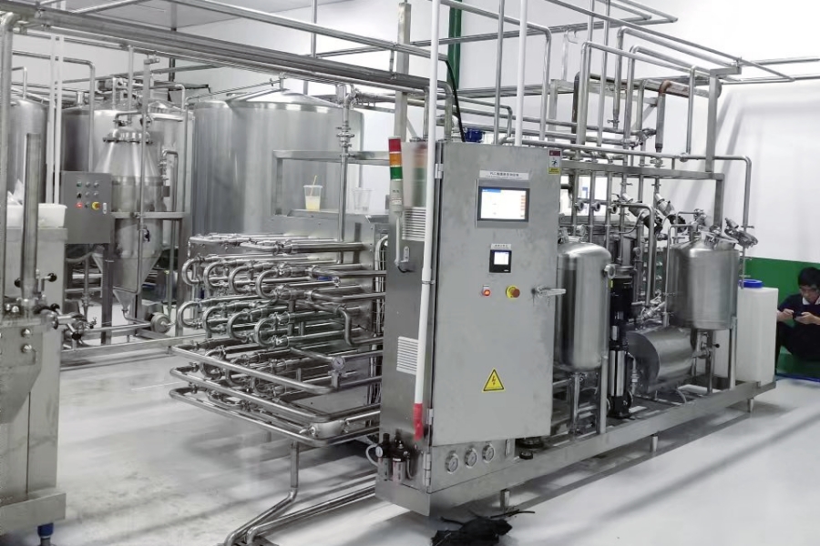 Qual país é líder na produção de leite?