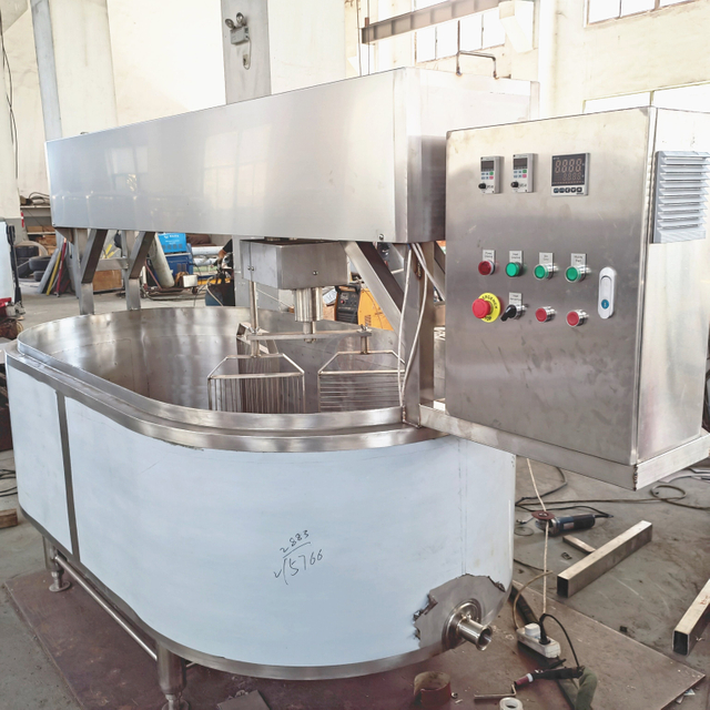 Tipo oval de queijo fazendo IVA