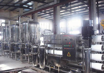 O que é linha de produção de água da garrafa