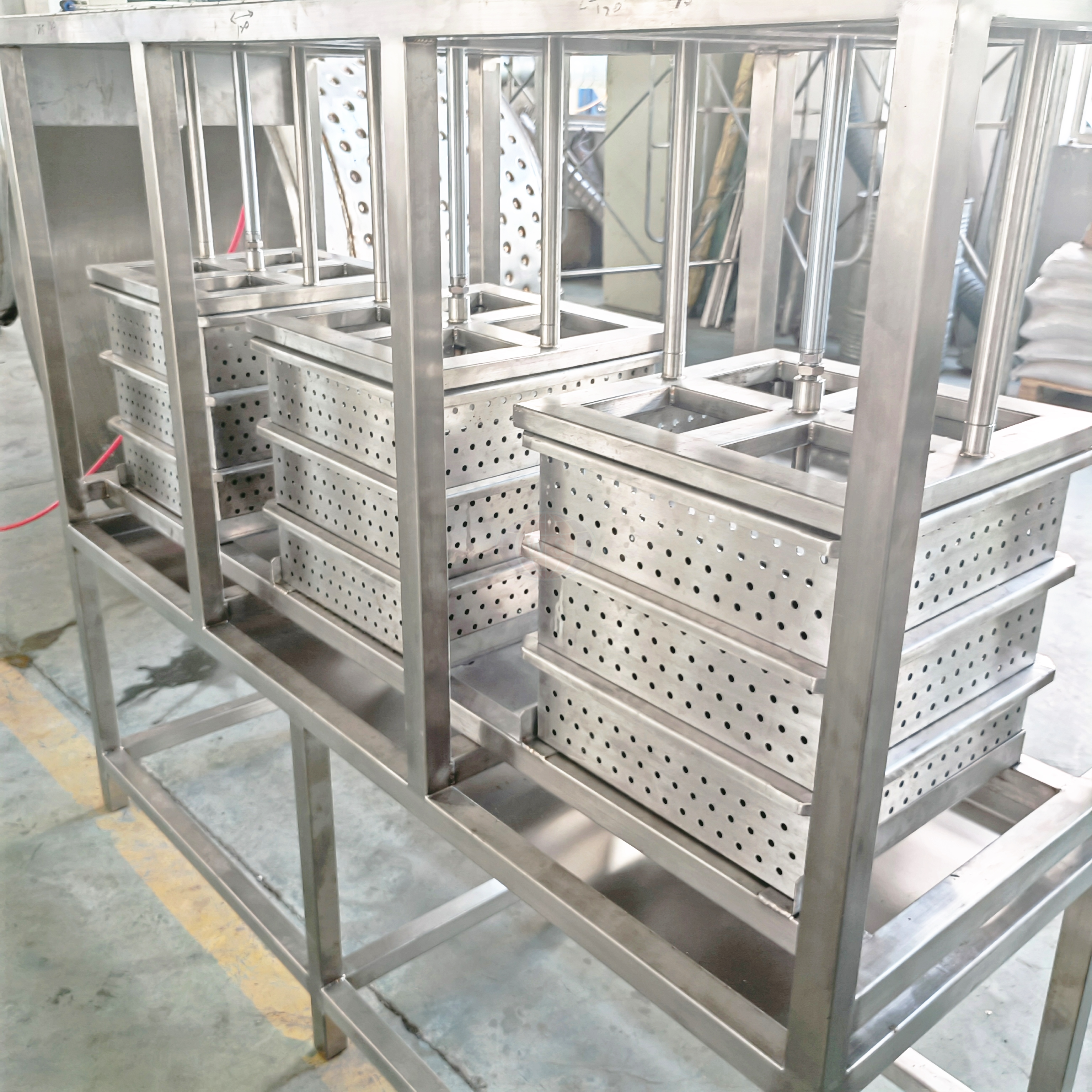 Instala&ccedil;&atilde;o automatizada de linha de produ&ccedil;&atilde;o de queijo processado