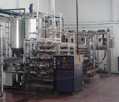Vis&atilde;o geral do equipamento da linha de produ&ccedil;&atilde;o de gel&eacute;ia de frutas